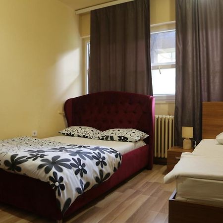 Moon Hostel Prishtinë Ngoại thất bức ảnh
