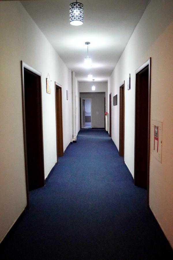 Moon Hostel Prishtinë Ngoại thất bức ảnh