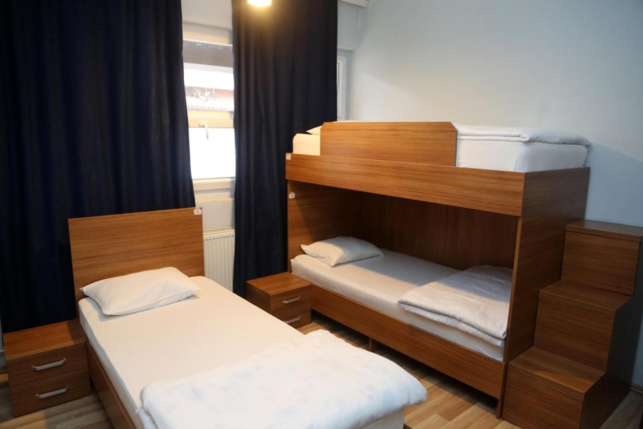 Moon Hostel Prishtinë Ngoại thất bức ảnh