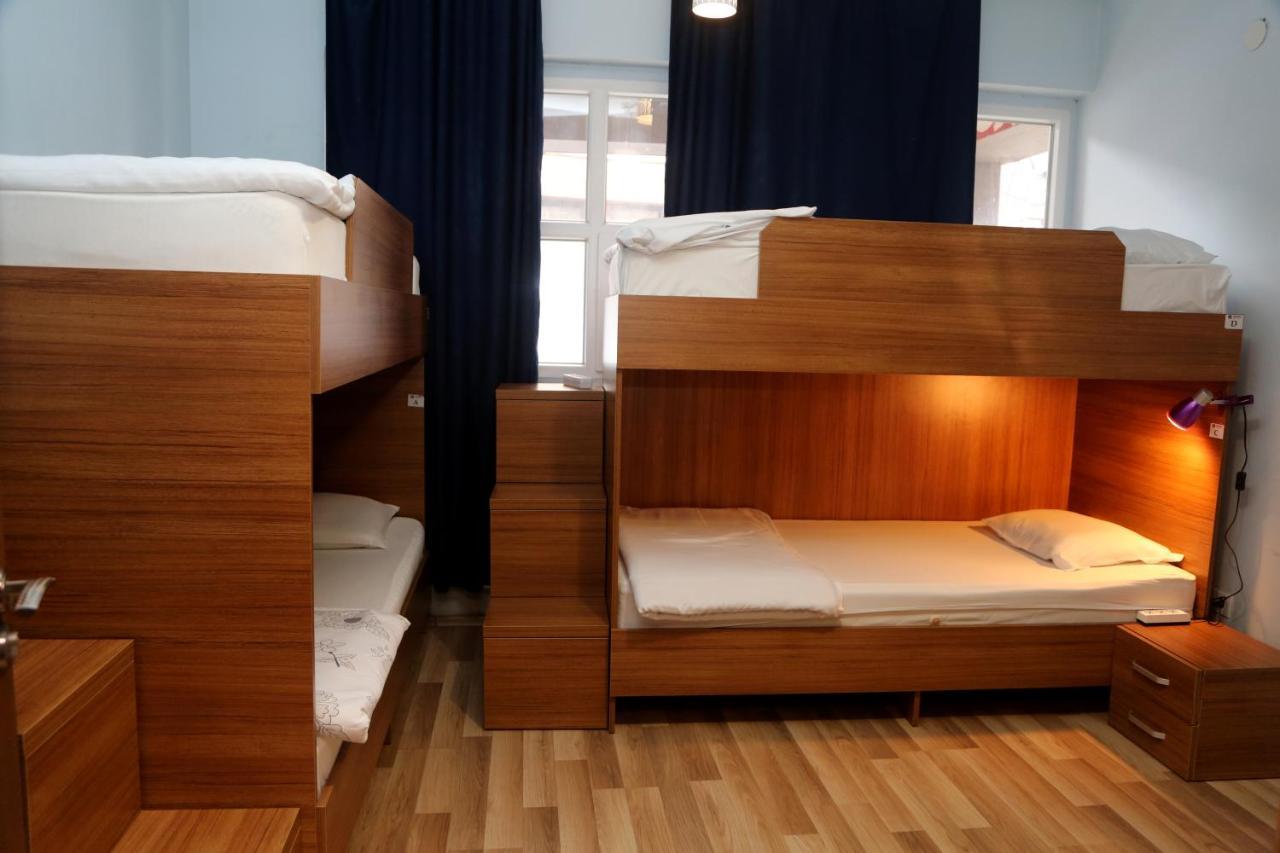 Moon Hostel Prishtinë Ngoại thất bức ảnh