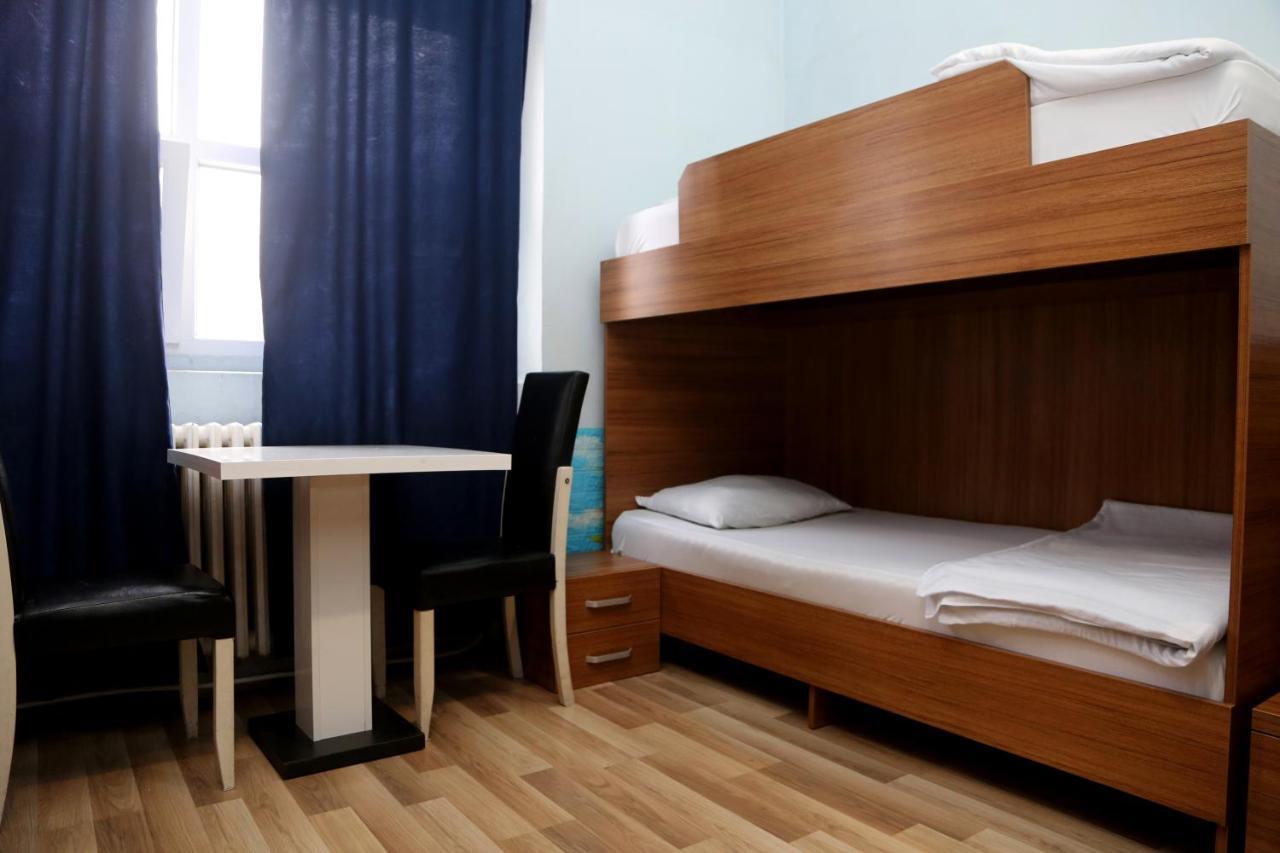 Moon Hostel Prishtinë Ngoại thất bức ảnh
