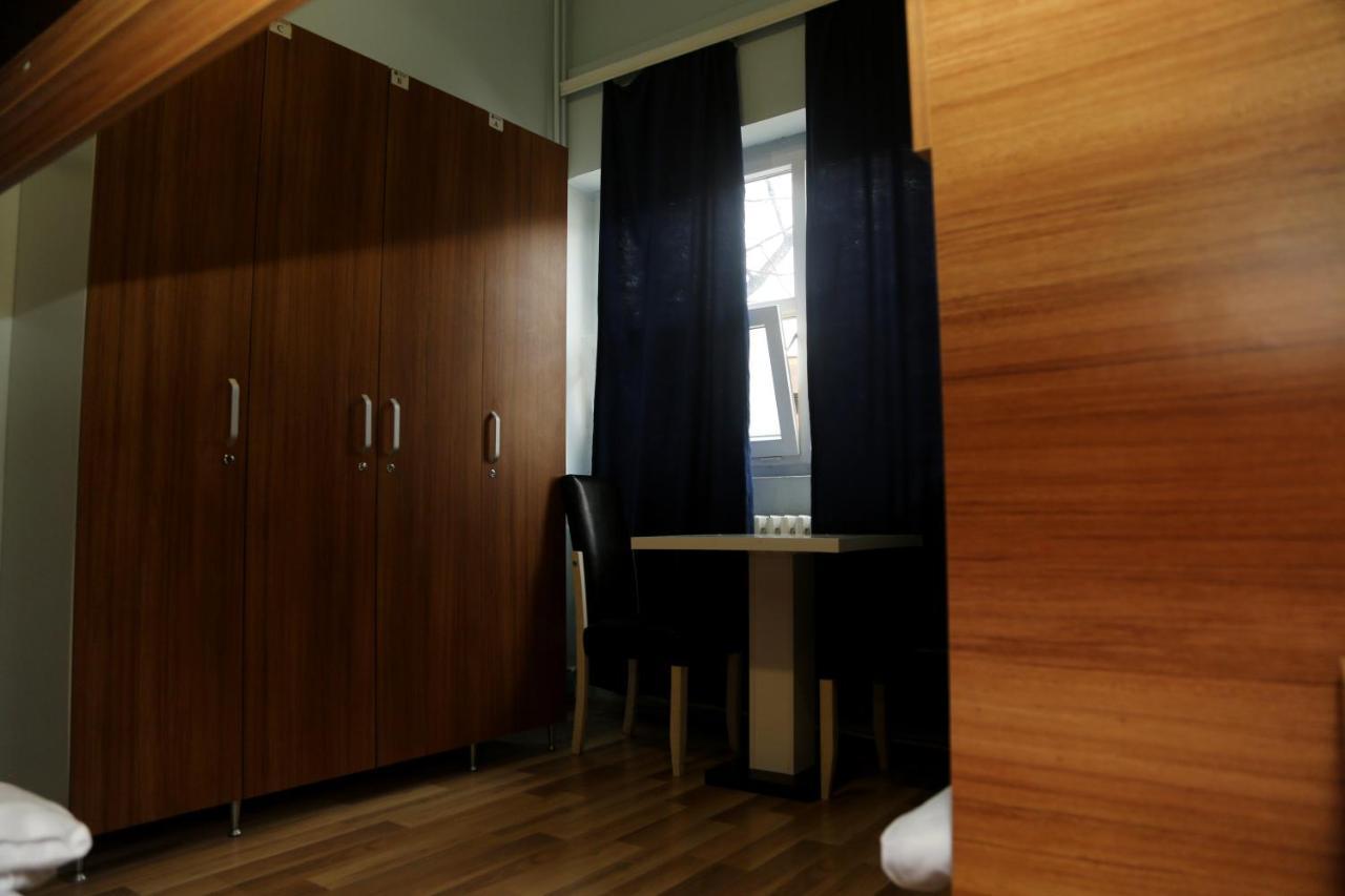 Moon Hostel Prishtinë Ngoại thất bức ảnh