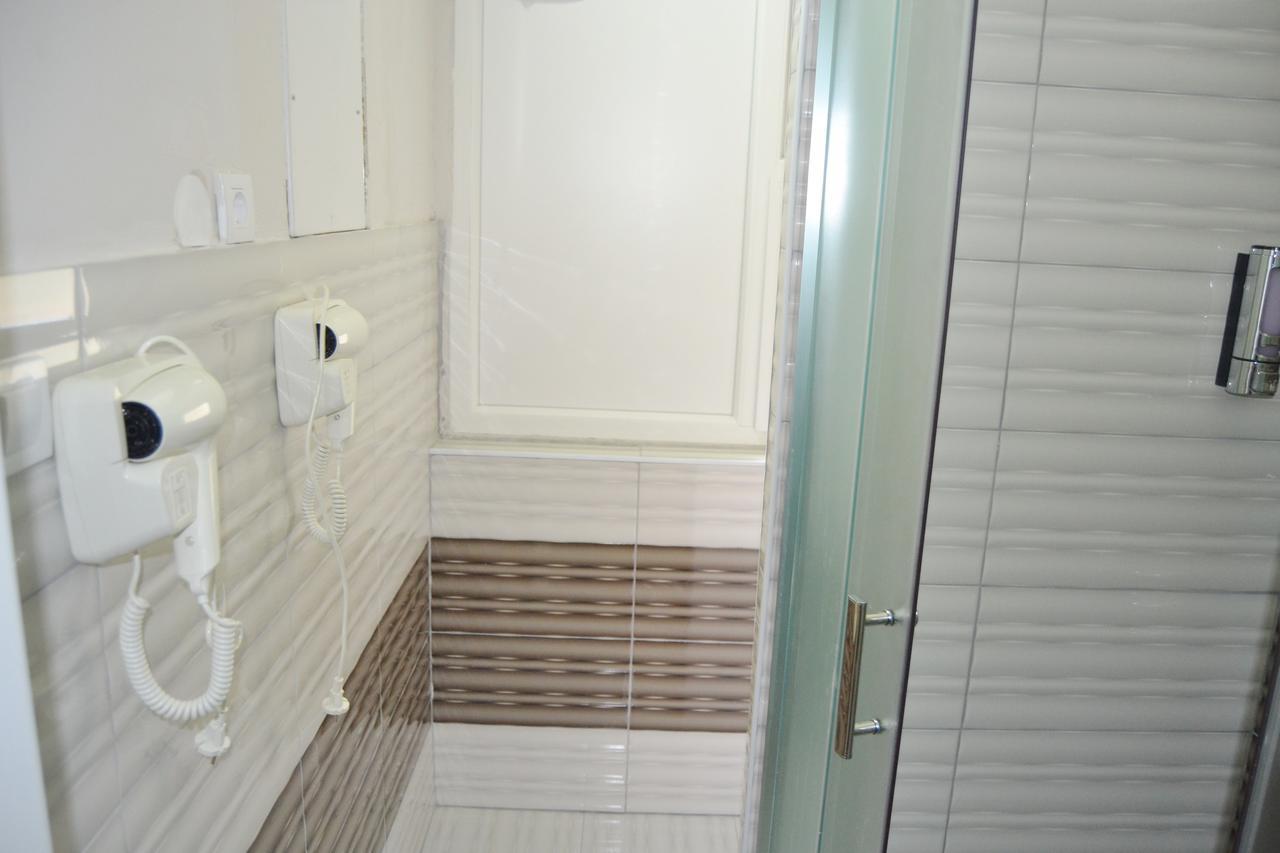 Moon Hostel Prishtinë Ngoại thất bức ảnh
